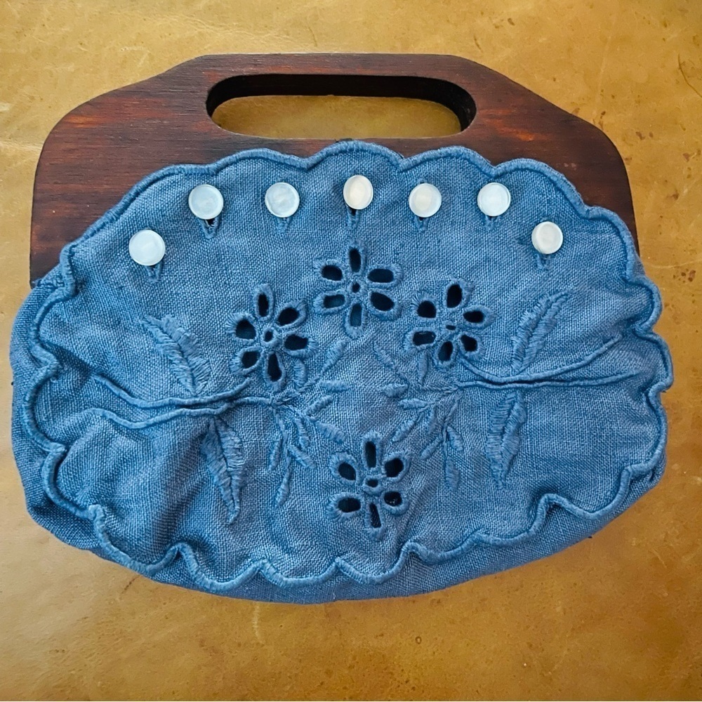 Wonderful Little VTG Wooden Handle Clutch wEyelet Fabric! Interchangeable Cover!